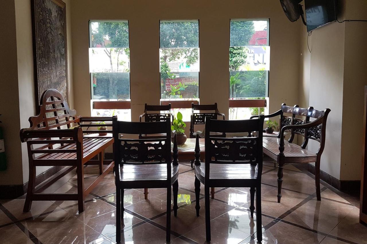 Oyo 3819 Hotel Winotosastro Yogyakarta Dış mekan fotoğraf